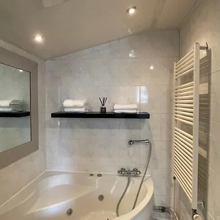 Gezellige Knusse Studio Met Bubbelbad Huizen Exterior photo